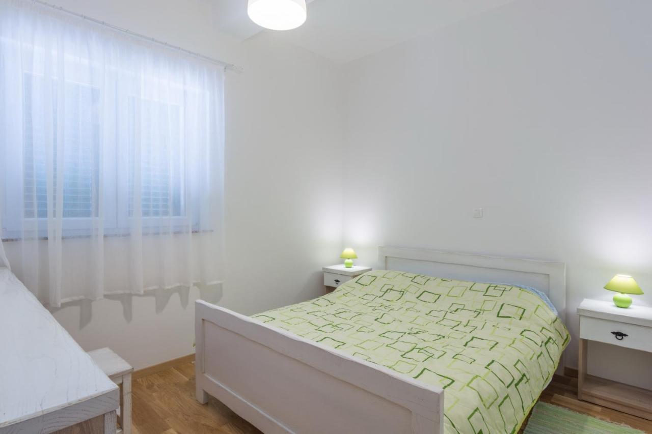 Apartments By The Sea Simuni, Pag - 18386 Kolan Exteriör bild