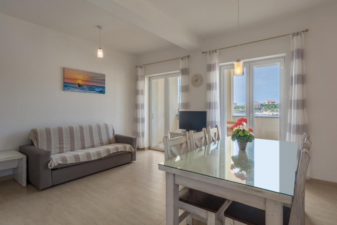 Apartments By The Sea Simuni, Pag - 18386 Kolan Exteriör bild